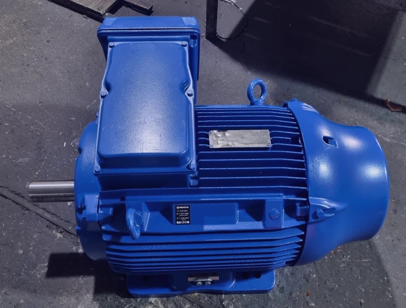 Motor eléctrico trifásico WEG reparado en el taller de Fabrimotor